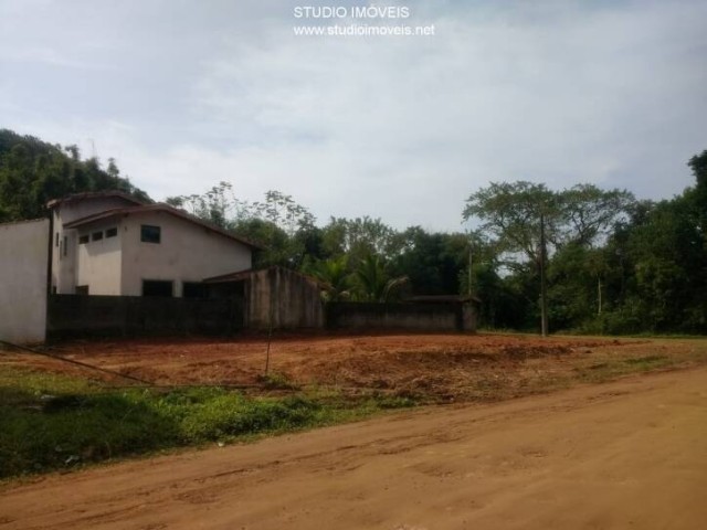 Terreno a venda de esquina na Praia Massaguaçu com 372m²