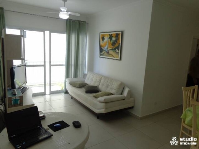 Apartamento em Prédio Frente Mar