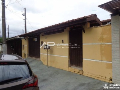 Casa térrea muito bem localizada com 3 suites e 3 vagas de garagem
