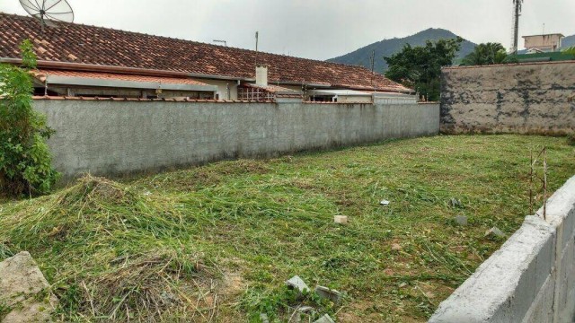 Terreno Murado com 300m² na Praia Martim de Sá em Caraguá