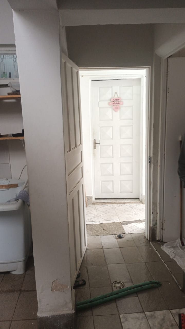 Casa Ampla com 3 Dormitórios e Edícula na Cidade Domitila – São Paulo